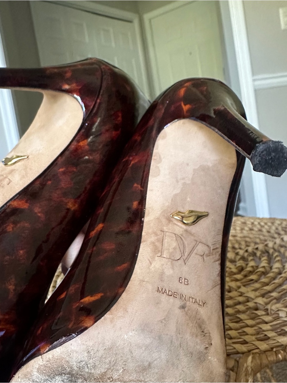 Diane Von Furstenberg Tortoiseshell Patent Pointed Toe Pumps Women’s Sz 8 Heels - Picture 14 of 16